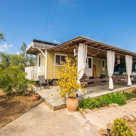 Hakuna Matata Holidays Wooden Lodge With Airco & Pool In Greek Olive Grove 메토니 외부 사진