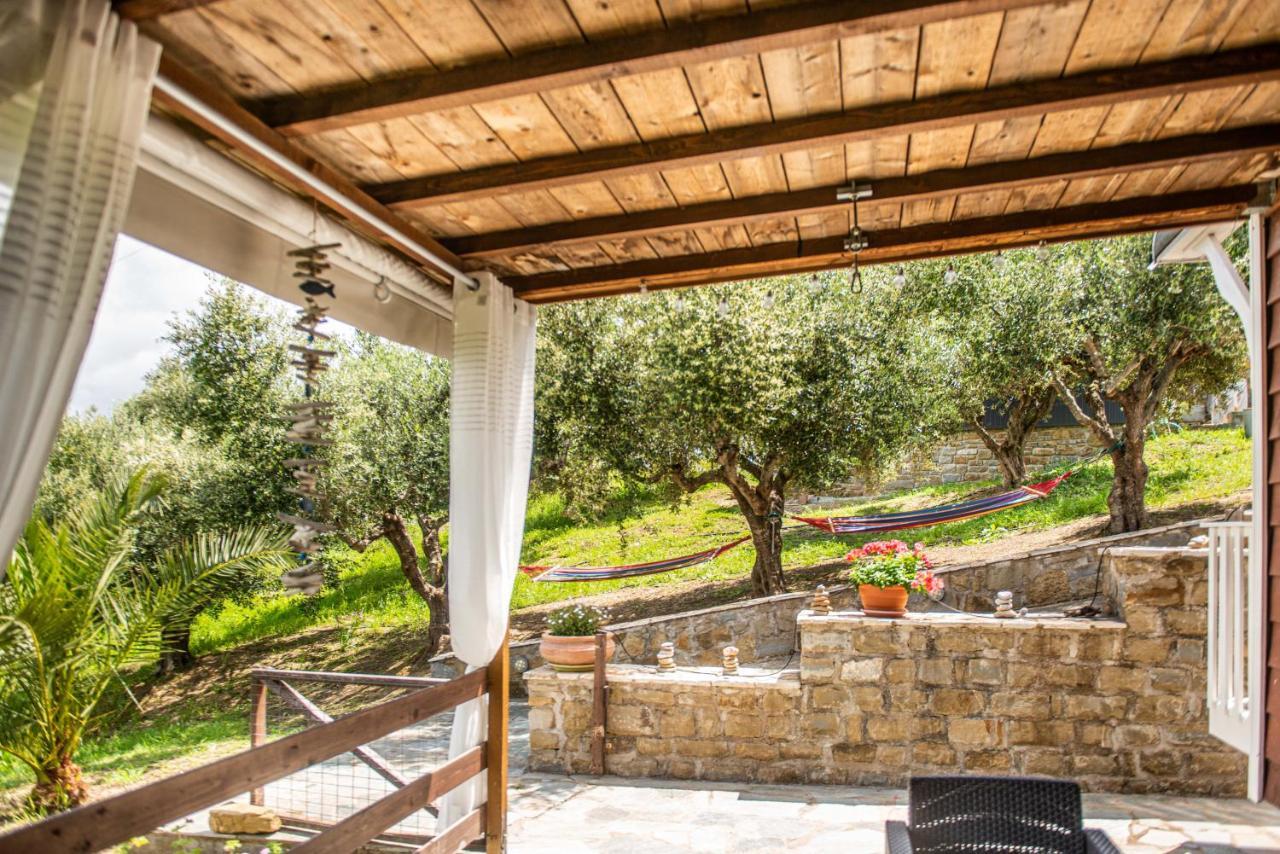 Hakuna Matata Holidays Wooden Lodge With Airco & Pool In Greek Olive Grove 메토니 외부 사진