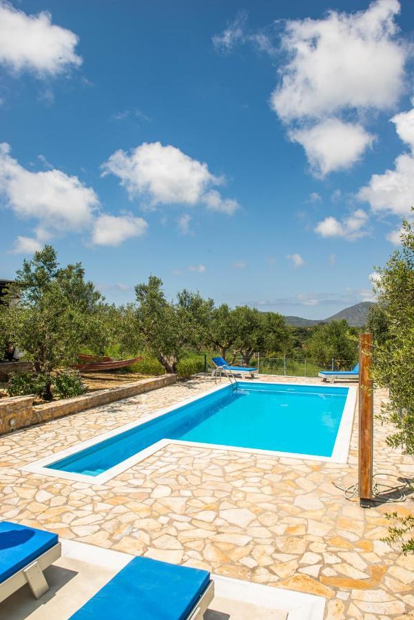 Hakuna Matata Holidays Wooden Lodge With Airco & Pool In Greek Olive Grove 메토니 외부 사진