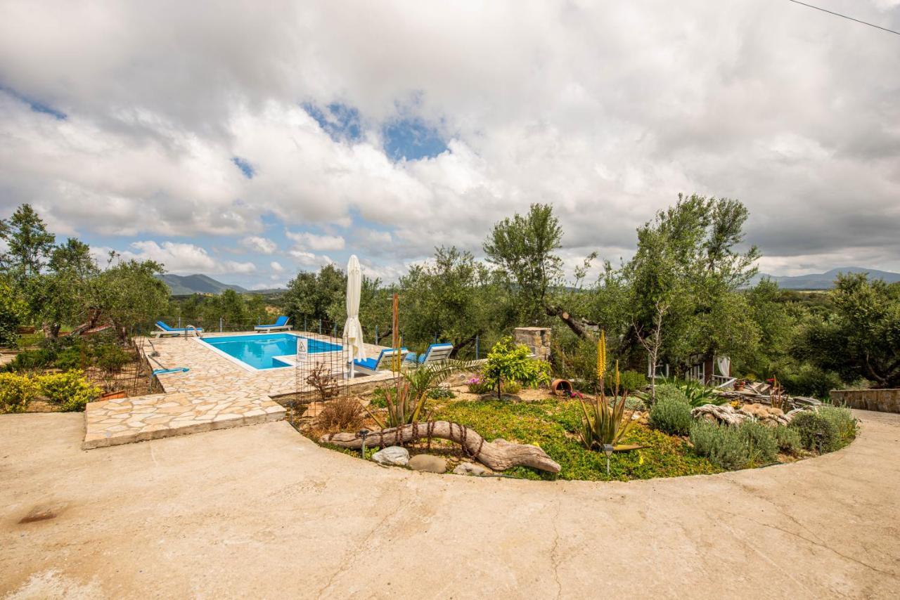 Hakuna Matata Holidays Wooden Lodge With Airco & Pool In Greek Olive Grove 메토니 외부 사진
