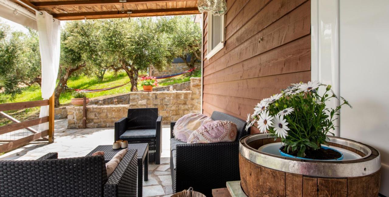 Hakuna Matata Holidays Wooden Lodge With Airco & Pool In Greek Olive Grove 메토니 외부 사진