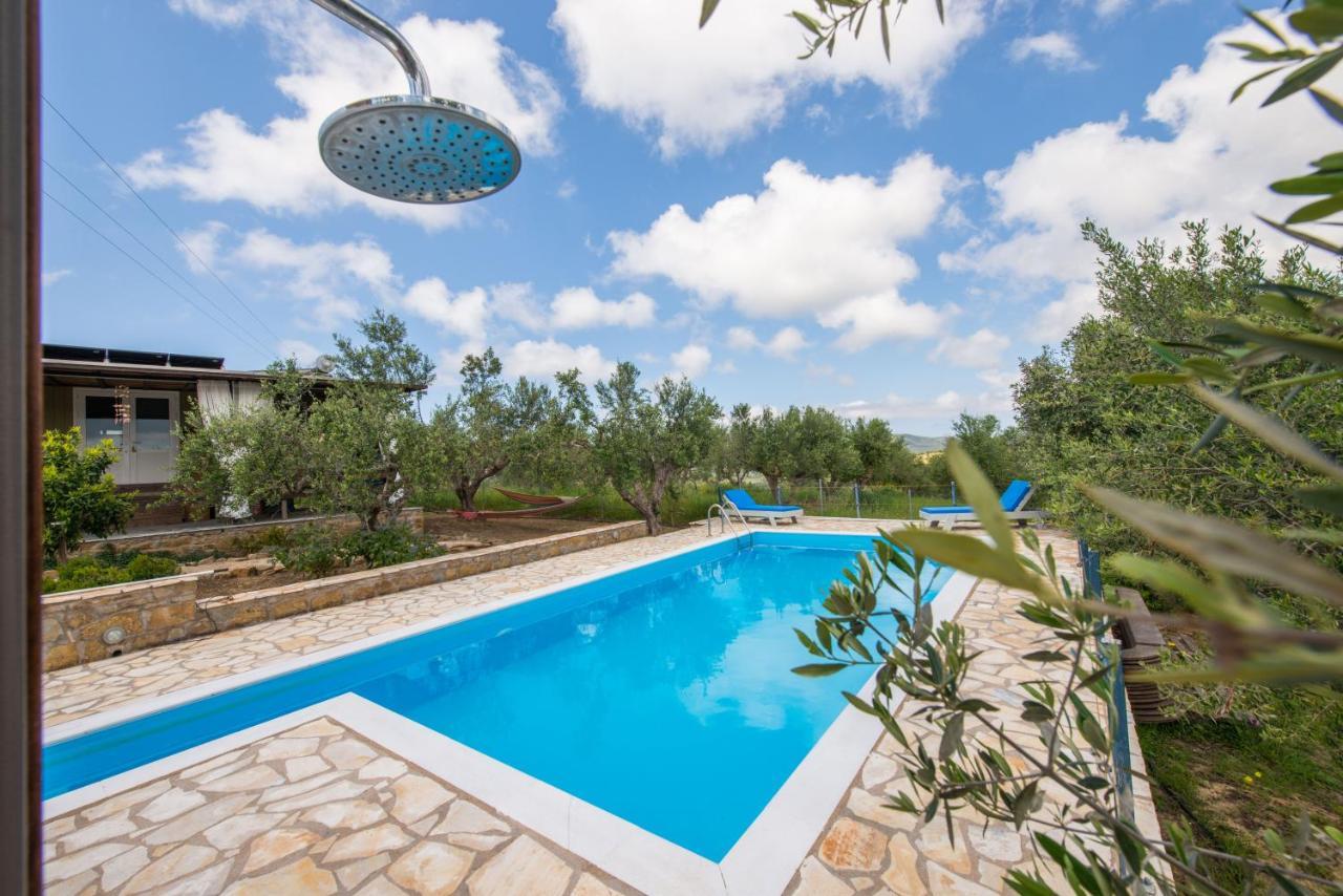 Hakuna Matata Holidays Wooden Lodge With Airco & Pool In Greek Olive Grove 메토니 외부 사진