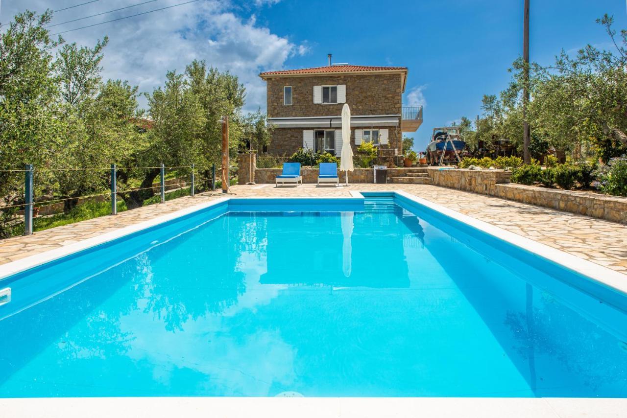 Hakuna Matata Holidays Wooden Lodge With Airco & Pool In Greek Olive Grove 메토니 외부 사진