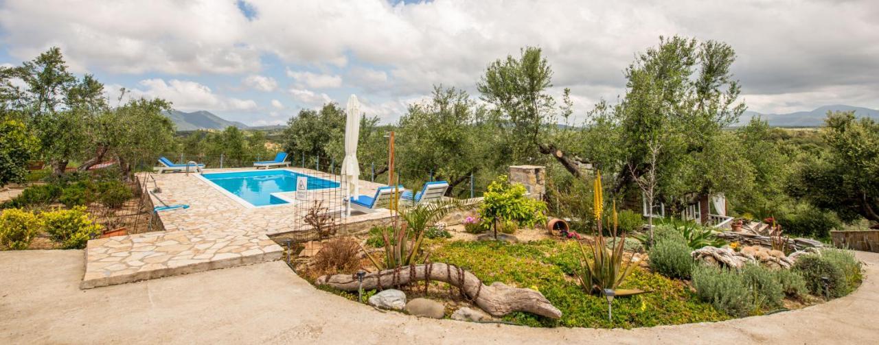 Hakuna Matata Holidays Wooden Lodge With Airco & Pool In Greek Olive Grove 메토니 외부 사진