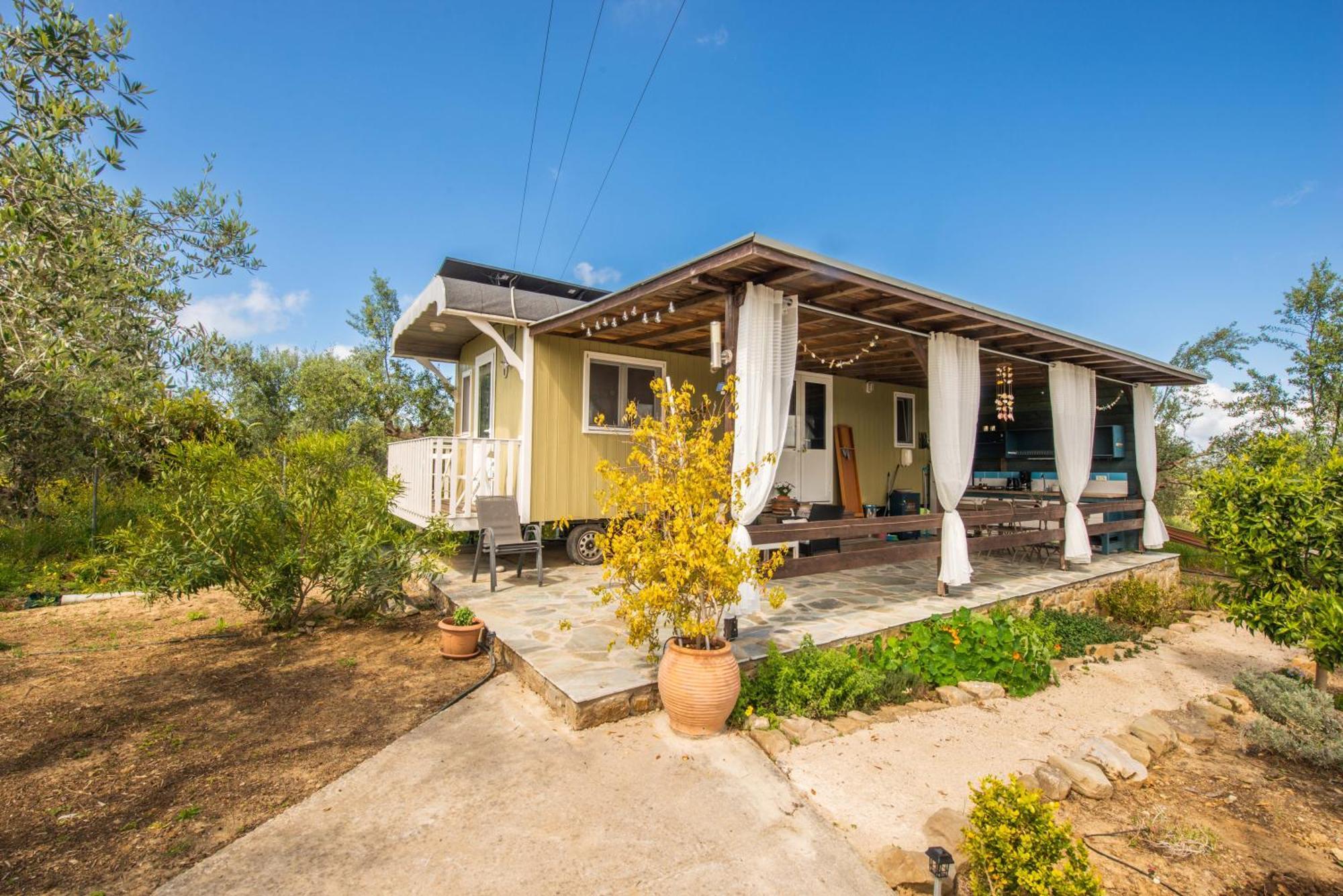 Hakuna Matata Holidays Wooden Lodge With Airco & Pool In Greek Olive Grove 메토니 외부 사진