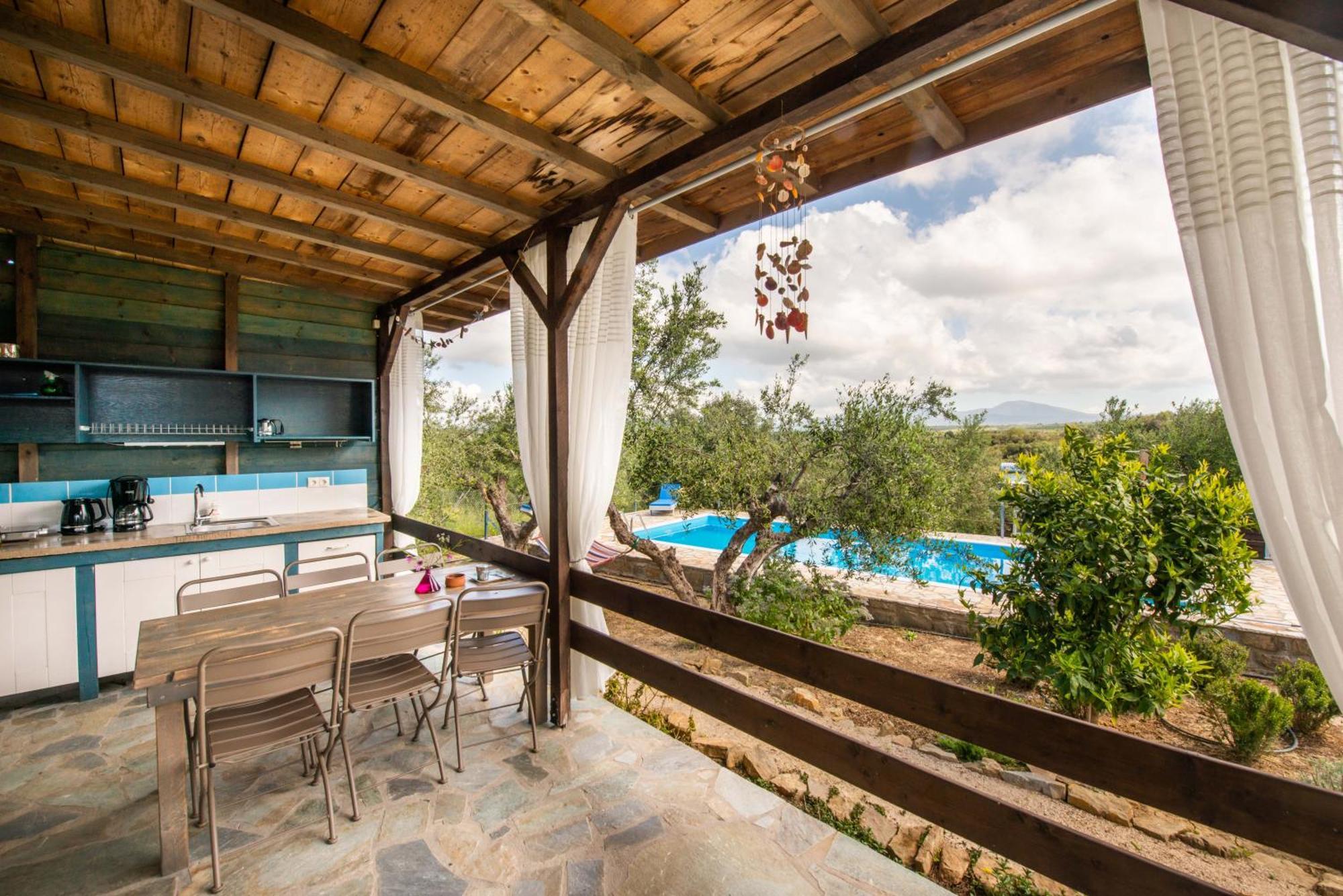 Hakuna Matata Holidays Wooden Lodge With Airco & Pool In Greek Olive Grove 메토니 외부 사진